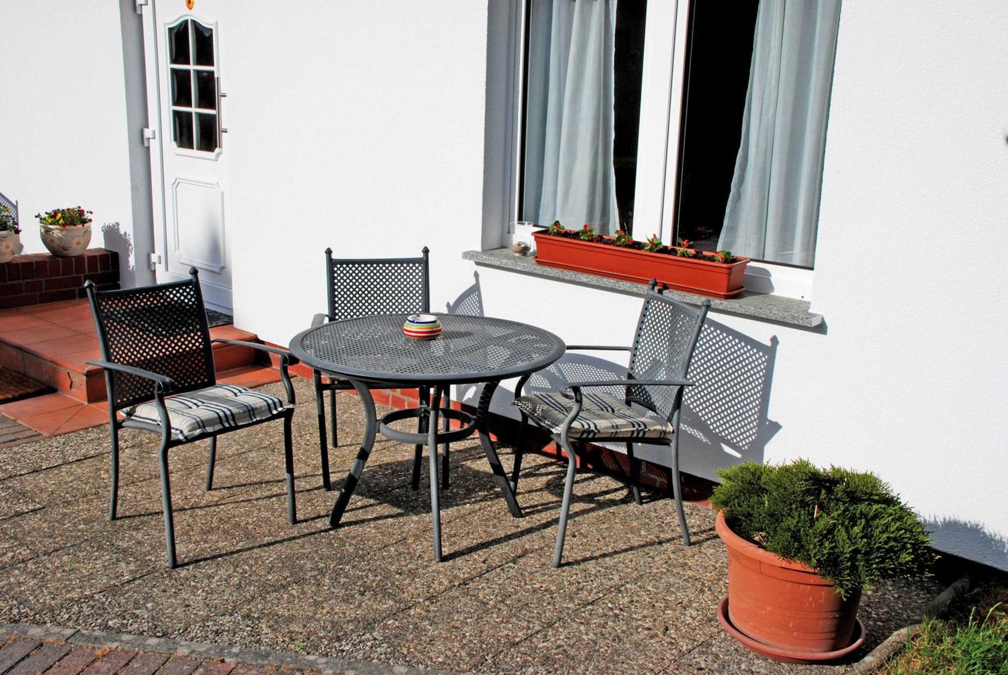 Ferienwohnungen Im Haus Am Deich Middelhagen Buitenkant foto